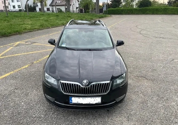 Skoda Superb cena 34000 przebieg: 335000, rok produkcji 2013 z Luboń małe 704